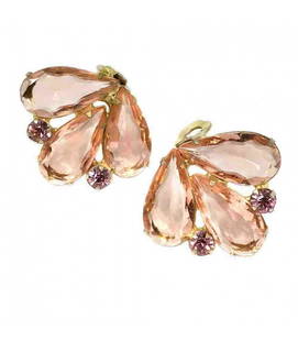 Peach Glass Stone Earrings: Vintage jewelry from the 1960s Materials: Metal, Rhinestone, Glass This is an unsigned beautiful pair of earrings with peach color glass stones and rhinestones prong set on gold tone metal.