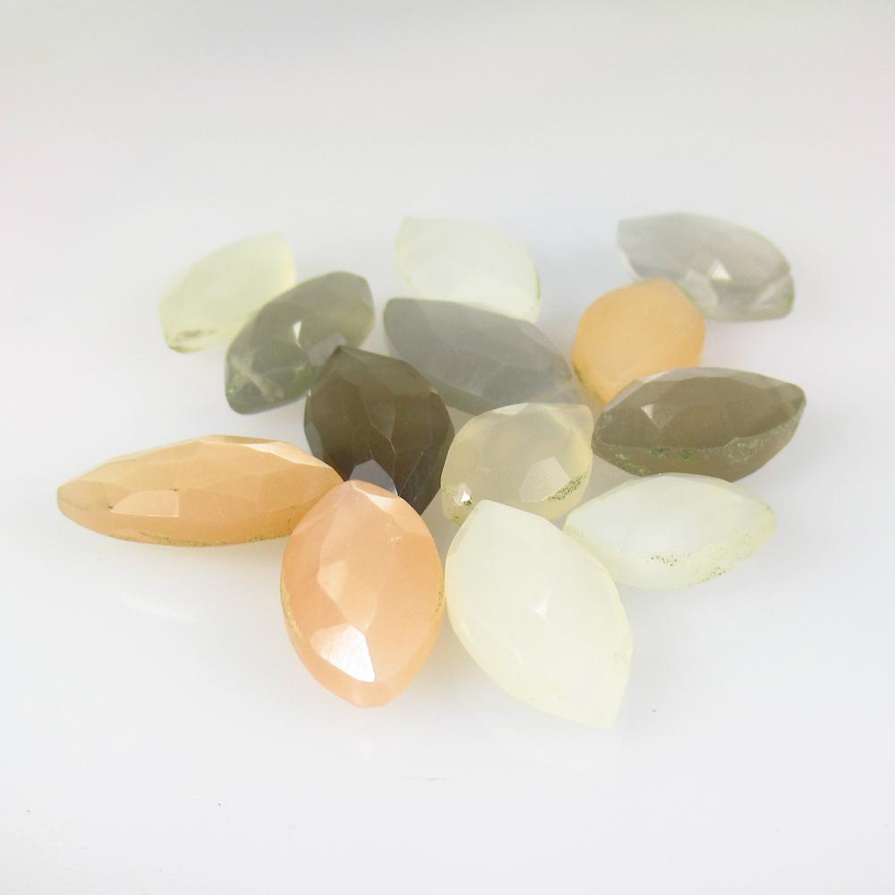 30.31 Ct Natural 13 Drilled Moonstone Marquise Beads: No Reserve! Title: 30.31 Ct Natural 13 Drilled Moonstone Marquise Beads Color/Clarity: Semi-Transparent Gemstone: Natural Moonstone Beads Carat Weight: 30.31 Size/Dimensions: 10.3x7.3 to 14.5x7.5 mm /