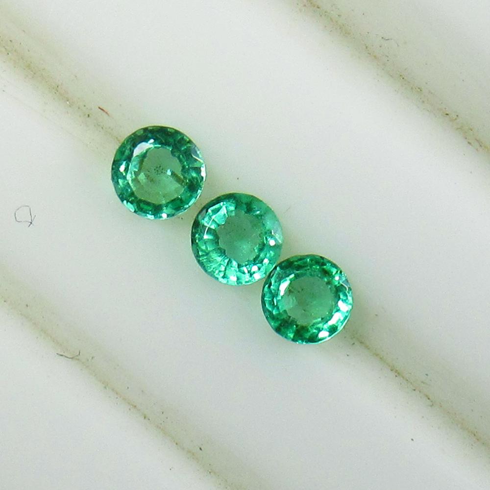 0.36 Ct Natural 3 Zambian Emerald Round Set (1 of 2)