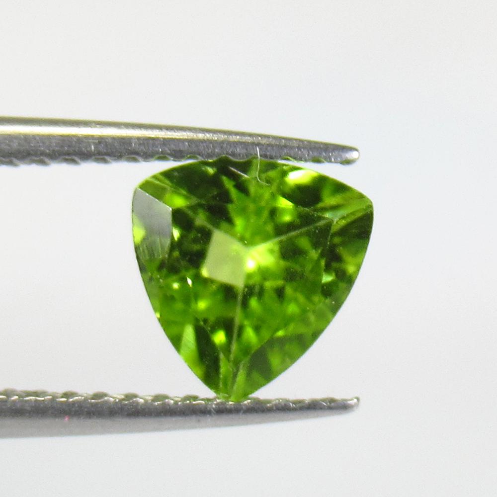 1.13 Ct Natural Pakistan Peridot Trillion Cut: No Reserve! Title: 1.13 Ct Natural Pakistan Peridot Trillion Cut Color/Clarity: VVS Gemstone: Natural Peridot Carat Weight: 1.13 Size/Dimensions: 6.80 x 6.60 x 4.00 mm Additional Information: Top Clas