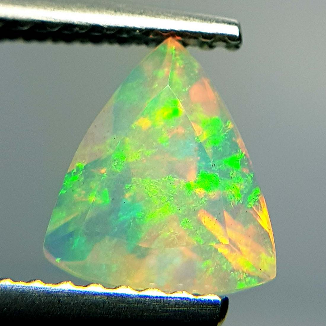 Natural Fire Opal Triangle Cut 0.89 ct (1 of 6)
