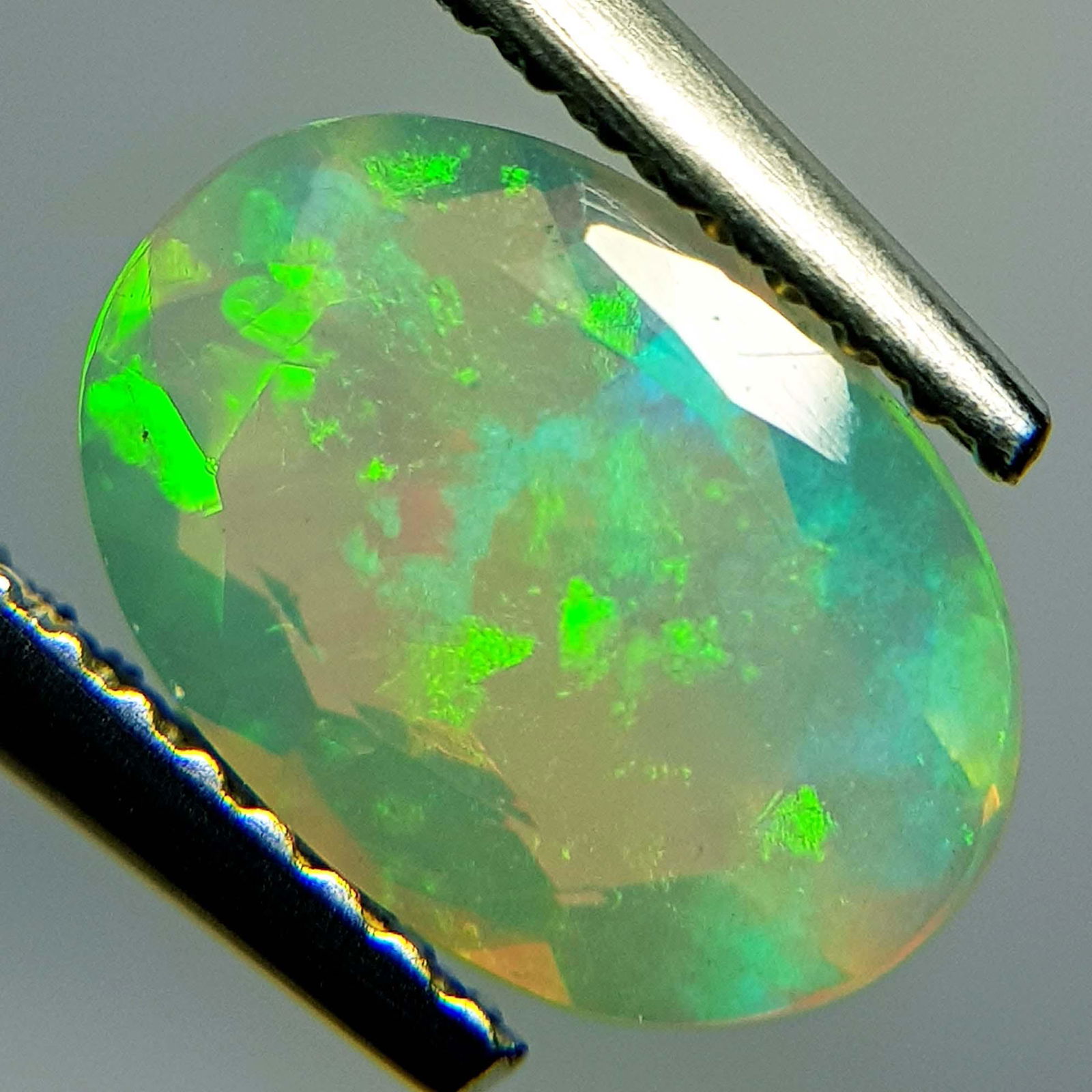 Natural Fire Opal Oval Cut 1.29 ct (1 of 7)