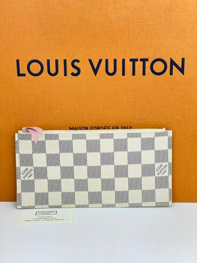 Louis Vuitton Pochette Felicie Damier Azur Zippered: Pre owned 100% Authentic Louis Vuitton Zippered coin Insert from Felicie RATING: B..very good, well maintained, shows minor signs of use MATERIAL: Damier Azur COLOR: White and Blue EXTERIOR: some tiny