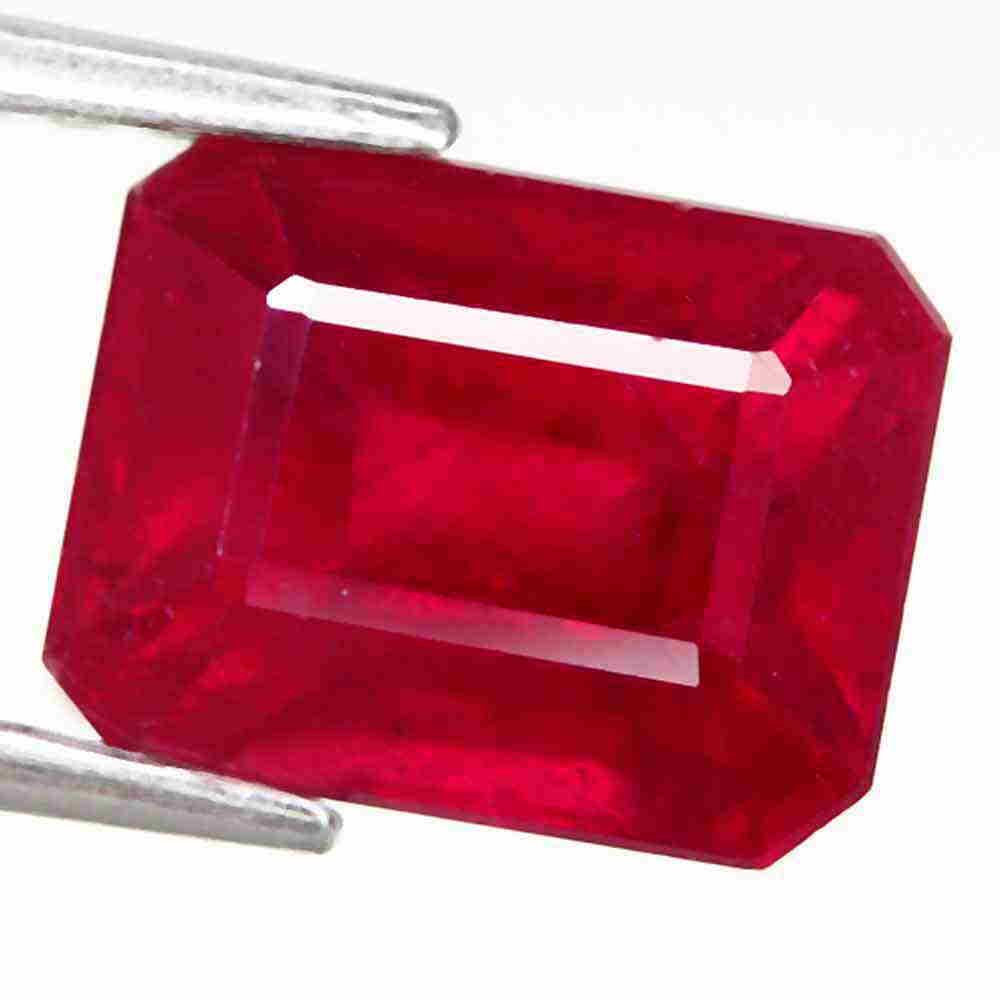 1,92 cts Natural Octagon Blood Red ruby (1 of 3)