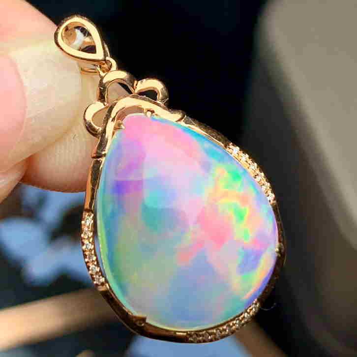18K Yellow Gold 11.56ct Opal & Diamond Pendant (1 of 6)