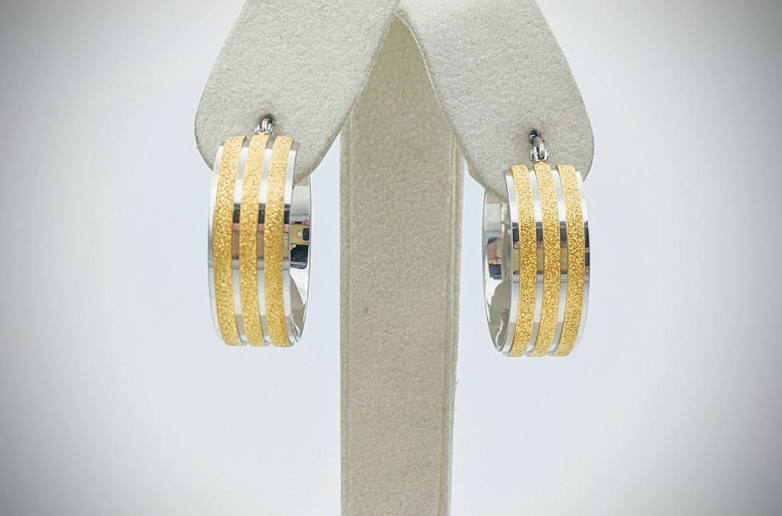 Sterling Silver Hoop Earrings w 3 Strands of Brushed: Brand: Jean Lin Collection Title: Sterling Silver Hoop Earrings w 3 Strands of Brushed Gold Plating Metal Purity: 925 Sterling Silver Gemstones: Carat Weights: Size/Dimensions: Each Earring measures a