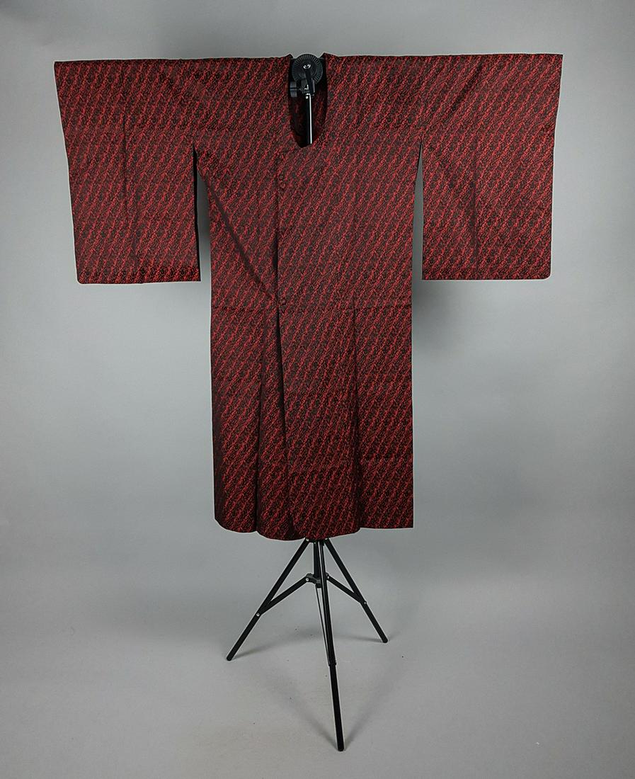 BLACK & RED SATIN SILK KIMONO (1 of 7)