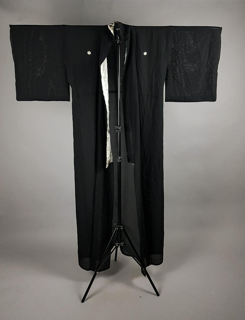 BLACK SILK KIMONO (1 of 6)