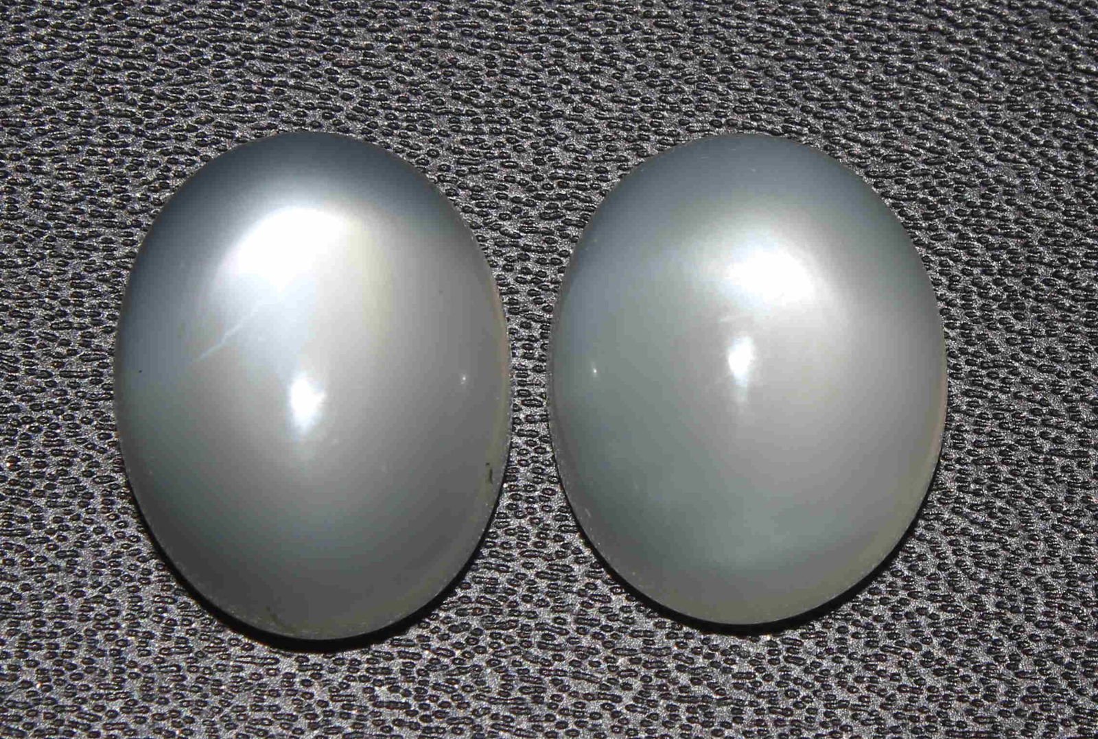 15.67 Cts Natural Moonstone (1 of 2)