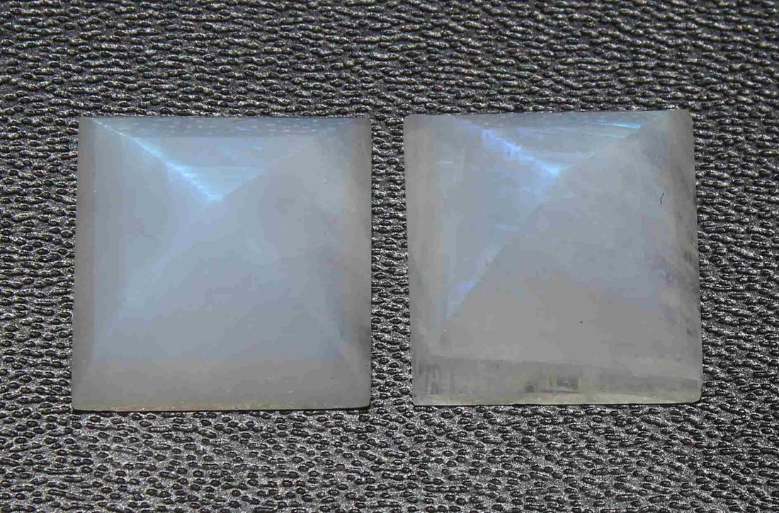 12.46 Cts Natural Rainbow Moonstone Lot: No Reserve! Shipping: Domestic: Flat-rate of $7.00 to anywhere within the contiguous U.S. International: Foreign shipping rates are determined by destination. Combined shipping: $3.00 for each additio