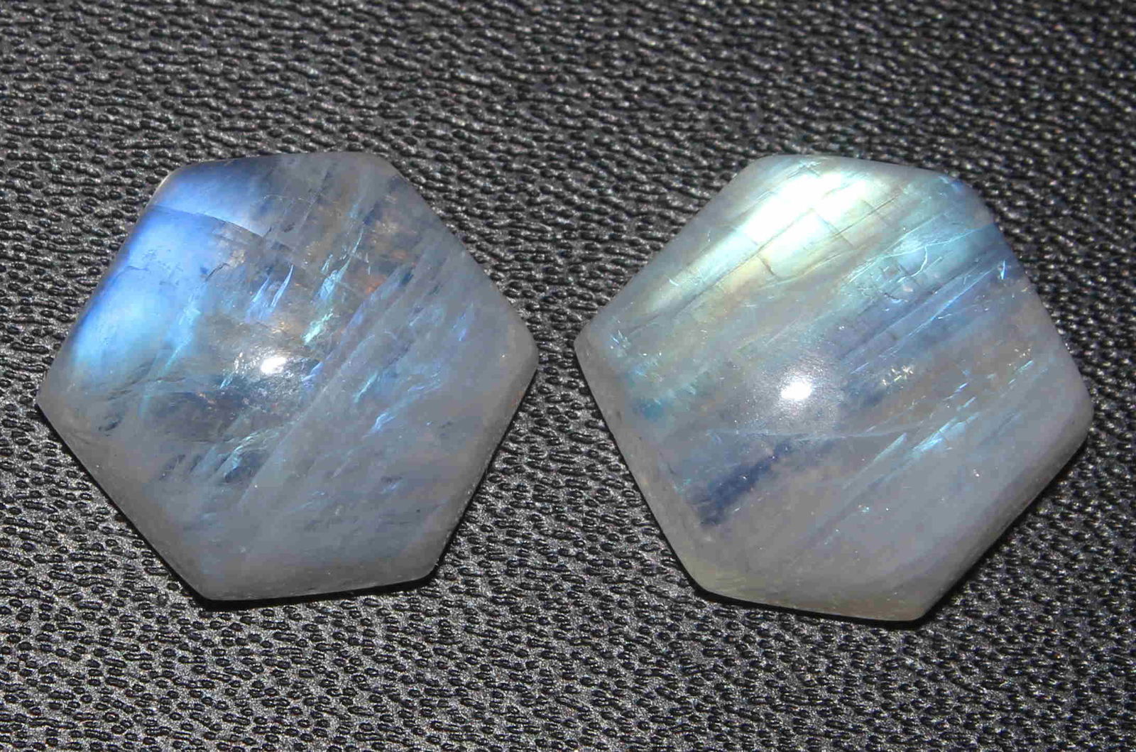 13.66 Cts Natural Rainbow Moonstone Lot: No Reserve! Shipping: Domestic: Flat-rate of $7.00 to anywhere within the contiguous U.S. International: Foreign shipping rates are determined by destination. Combined shipping: $3.00 for each additio
