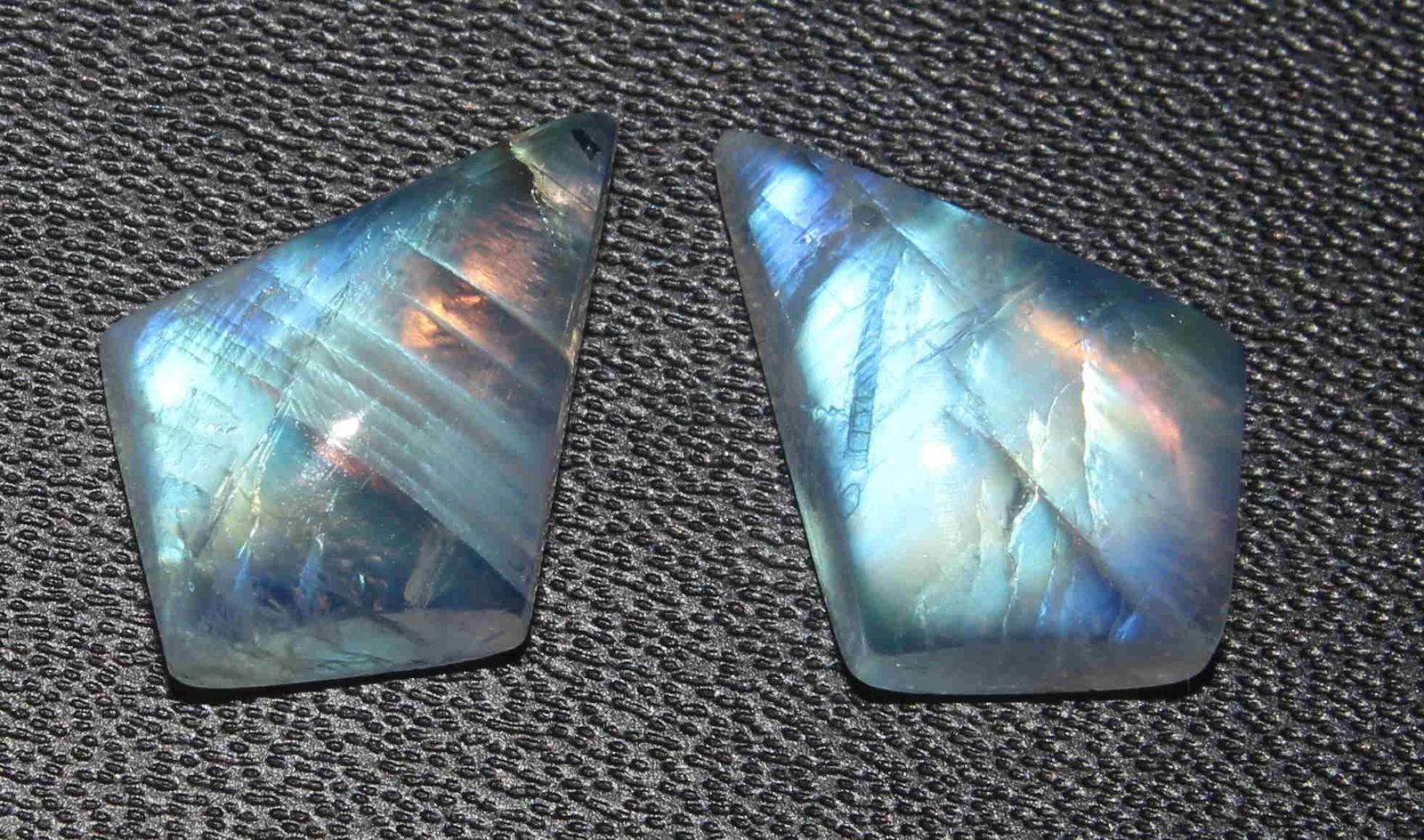 7.23 Cts Natural Rainbow Moonstone Lot: No Reserve! Shipping: Domestic: Flat-rate of $7.00 to anywhere within the contiguous U.S. International: Foreign shipping rates are determined by destination. Combined shipping: $3.00 for each additio
