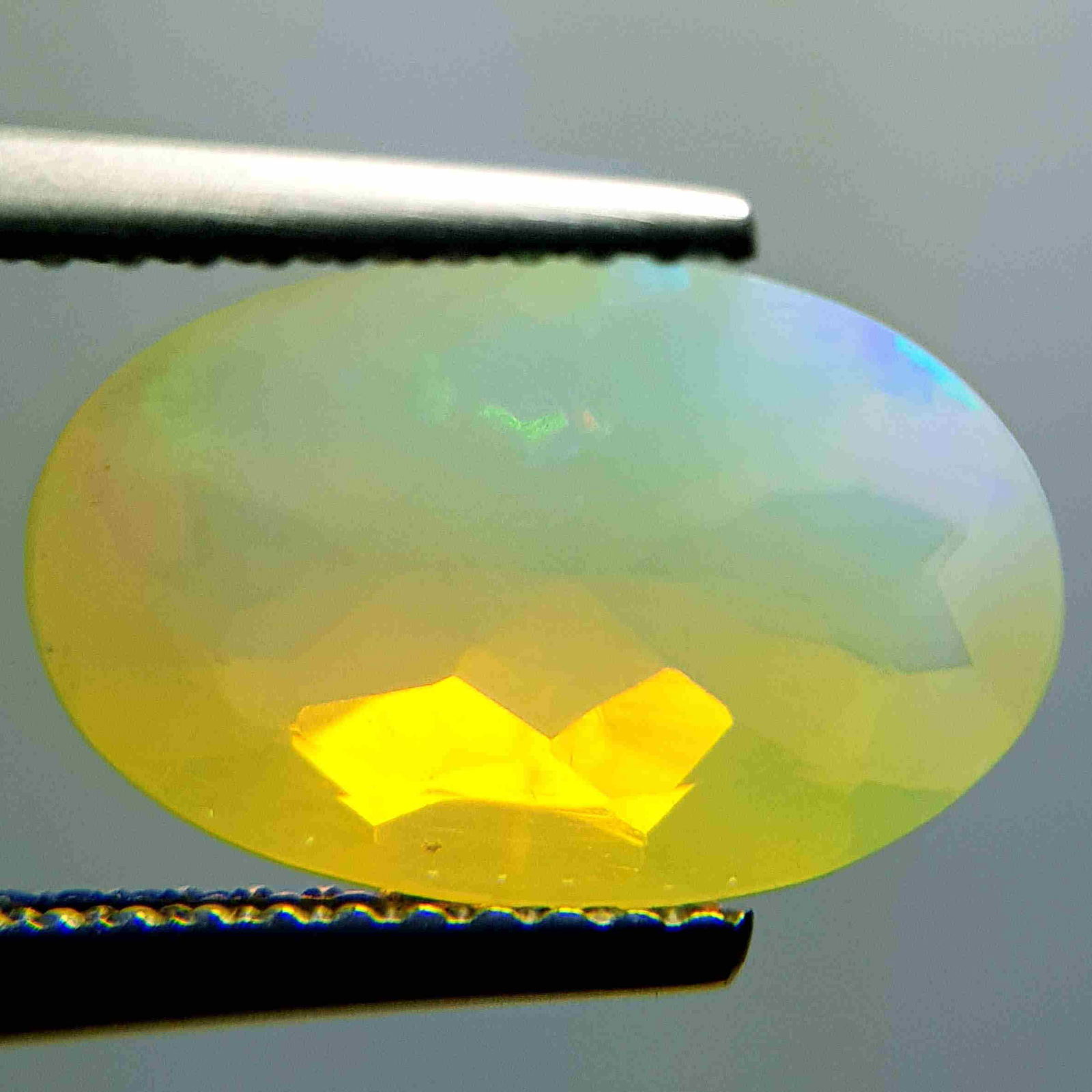 Natural Fire Opal Oval Cut 2.32 ct (1 of 5)