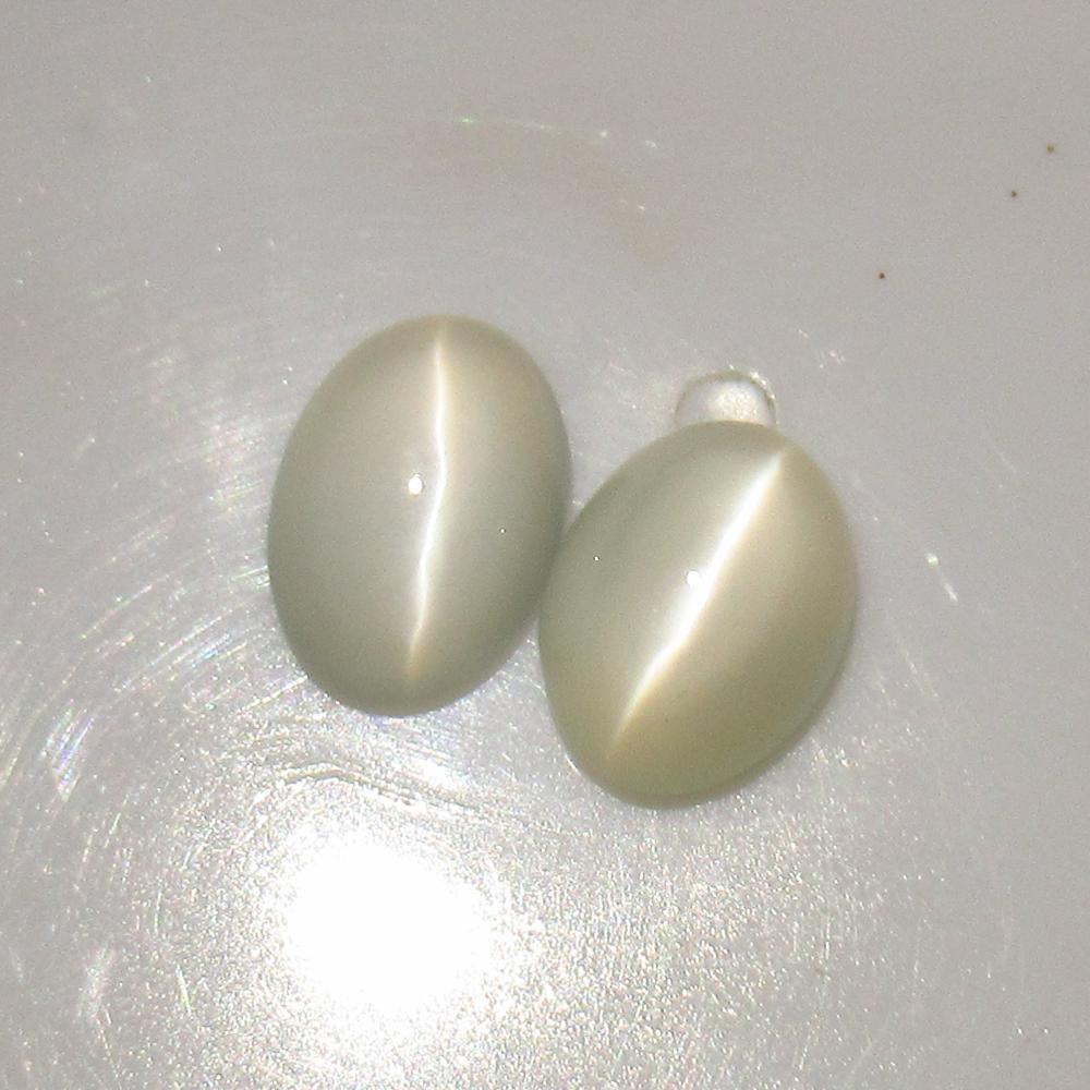6.09 Ctw Natural Moonstone Oval Pair: No Reserve! Title: 6.09 Ctw Natural Moonstone Oval Pair Stone Clarity: Semi-Transparent Gemstone: Moonstone Carat Weight: 6.09 Size/Dimensions: 10.60 x 8.00 x 4.80 mm / 2 Pc's Additional Information: