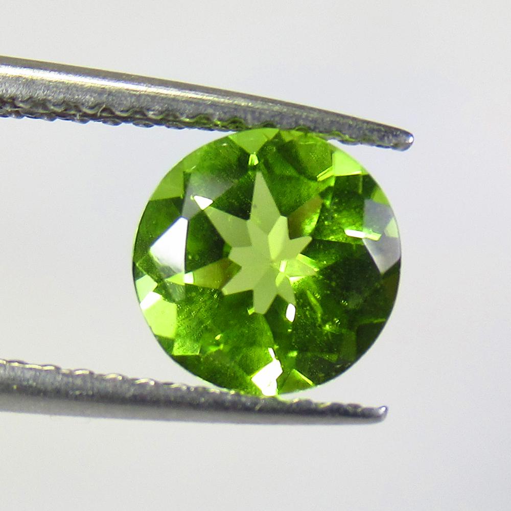 1.29 Ctw Natural Pakistan Peridot Round Cut: No Reserve! Title: 1.29 Ctw Natural Pakistan Peridot Round Cut Stone Clarity: VVS Gemstone: Peridot Carat Weight: 1.29 Size/Dimensions: 7.00 x 7.00 x 4.10 mm Additional Information: Top Class Luster /
