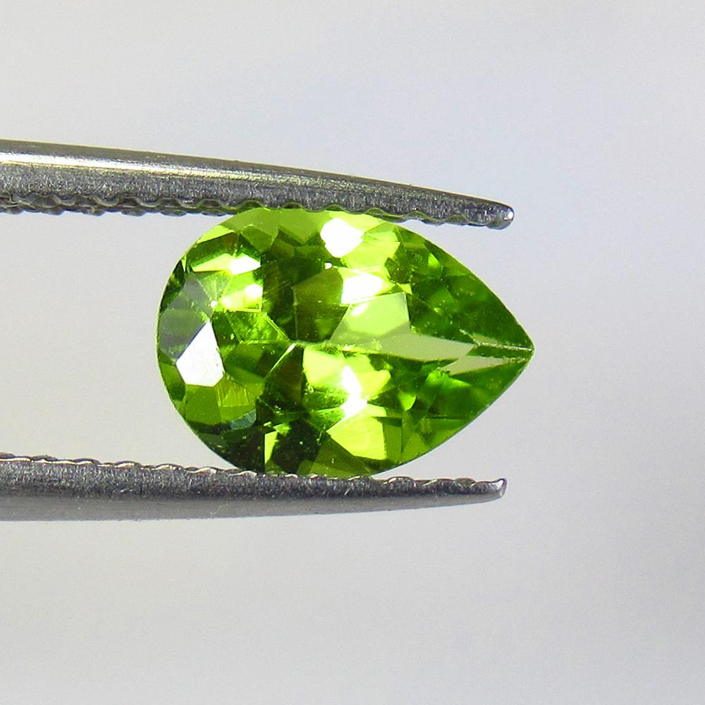 1.00 Ctw Natural Pakistan Peridot Pear Cut: No Reserve! Title: 1.00 Ctw Natural Pakistan Peridot Pear Cut Stone Clarity: VVS Gemstone: Peridot Carat Weight: 1 Size/Dimensions: 7.80 x 5.90 x 3.70 mm Additional Information: Top Class Luster / Exc