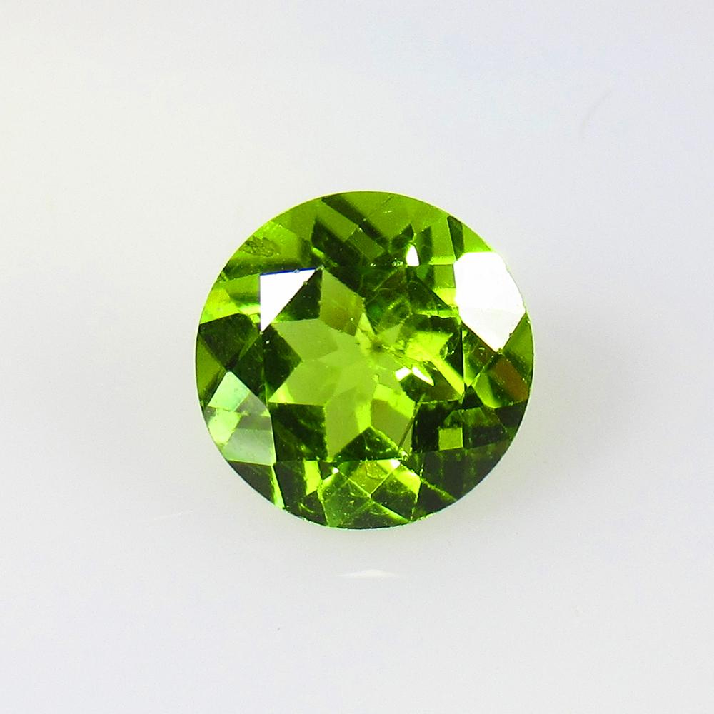 2.92 Ctw Natural Pakistan Peridot Round Cut: No Reserve! Title: 2.92 Ctw Natural Pakistan Peridot Round Cut Stone Clarity: VVS Gemstone: Peridot Carat Weight: 2.92 Size/Dimensions: 9.00 x 9.00 x 5.40 mm Additional Information: Top Class Full Lus