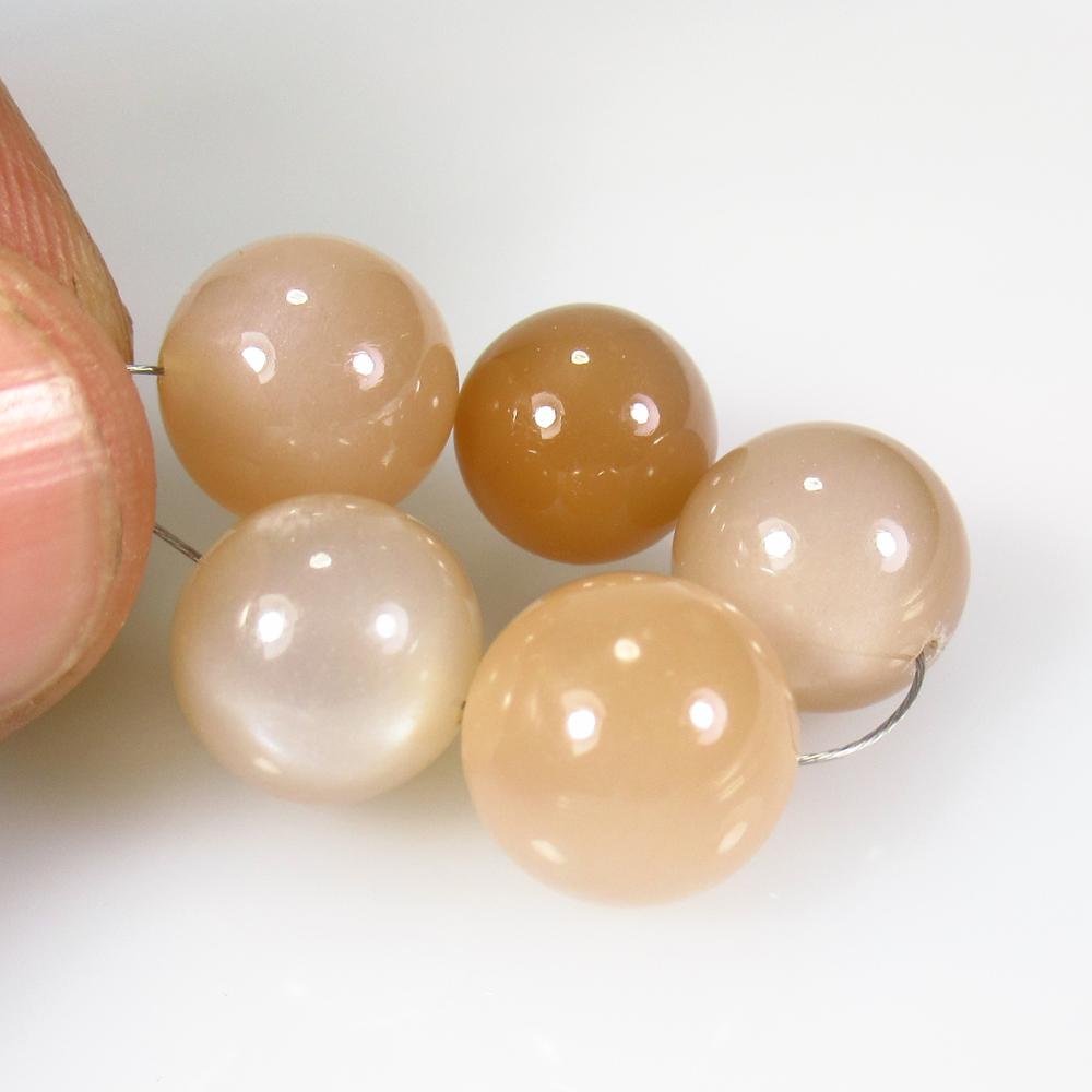 37.80 Ctw Natural 5 Drilled Moonstone Round Ball Beads: No Reserve! Title: 37.80 Ctw Natural 5 Drilled Moonstone Round Ball Beads Stone Clarity: Semi-Transparent Gemstone: Moonstone Beads Carat Weight: 37.80 Size/Dimensions: 9.70 - 10.90 mm / 5 PC's Additi