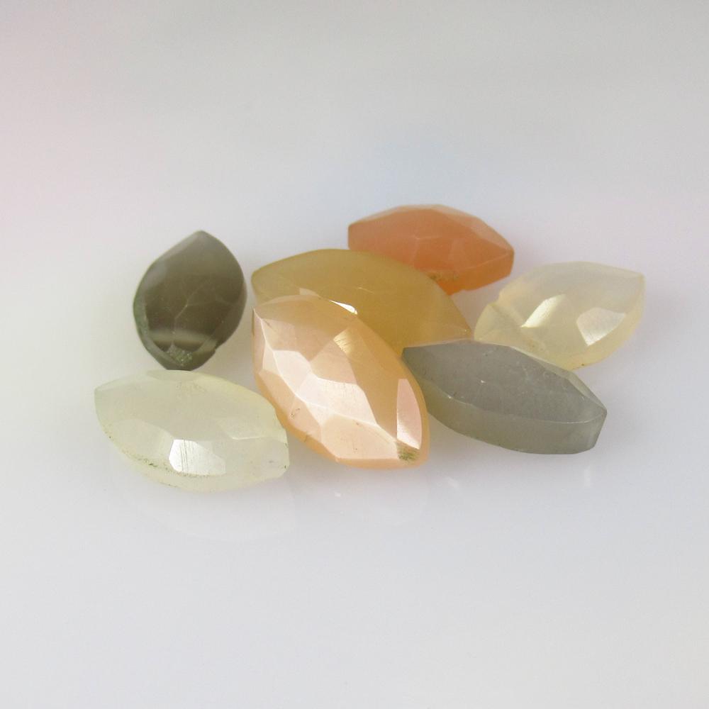 17.14 Ctw Natural 7 Drilled Moonstone Marquise Beads: No Reserve! Title: 17.14 Ctw Natural 7 Drilled Moonstone Marquise Beads Stone Clarity: Semi-Transparent Gemstone: Natural Moonstone Beads Carat Weight: 17.14 Size/Dimensions: 11.0x7.3 to 14.0x7.3 mm /