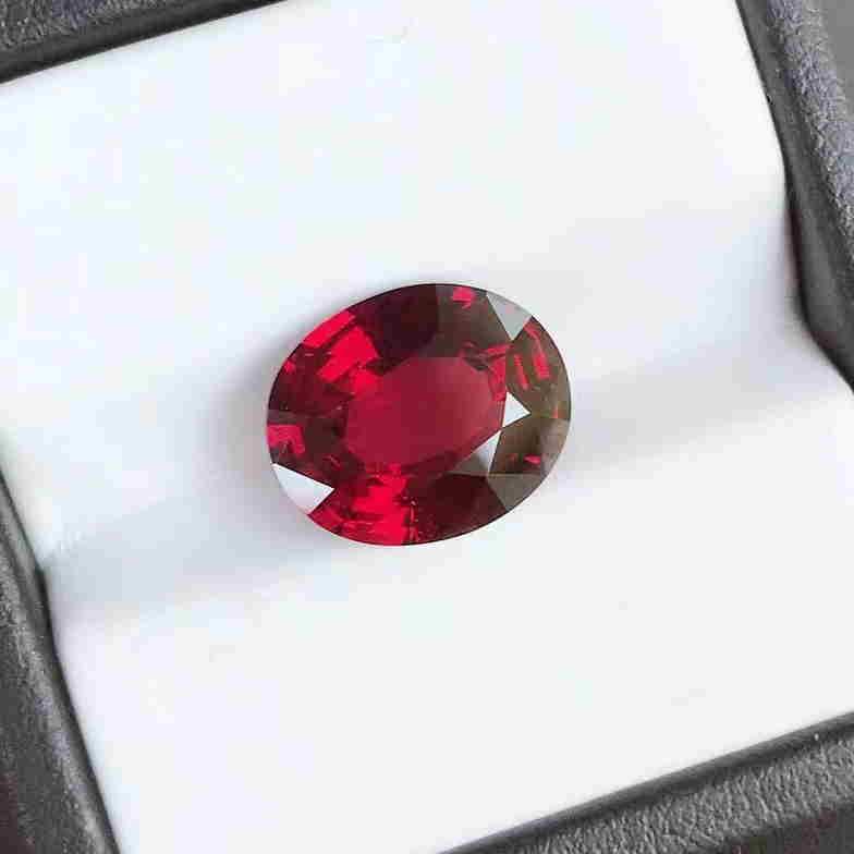 Natural Oval Cut 7.05 Carats Garnet Loose Gemstone (1 of 4)