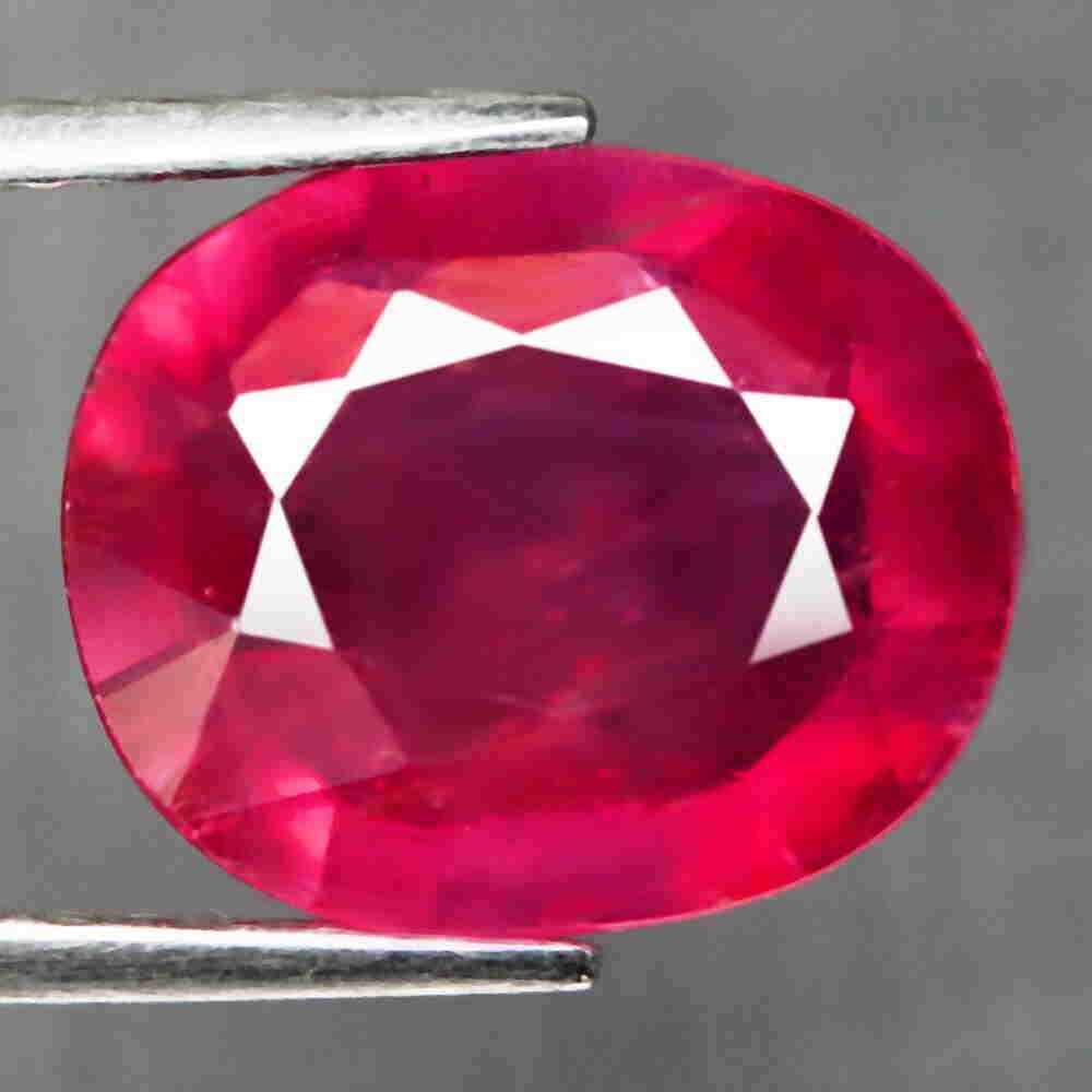 2,42 cts Natural Oval Blood Red Ruby (1 of 3)