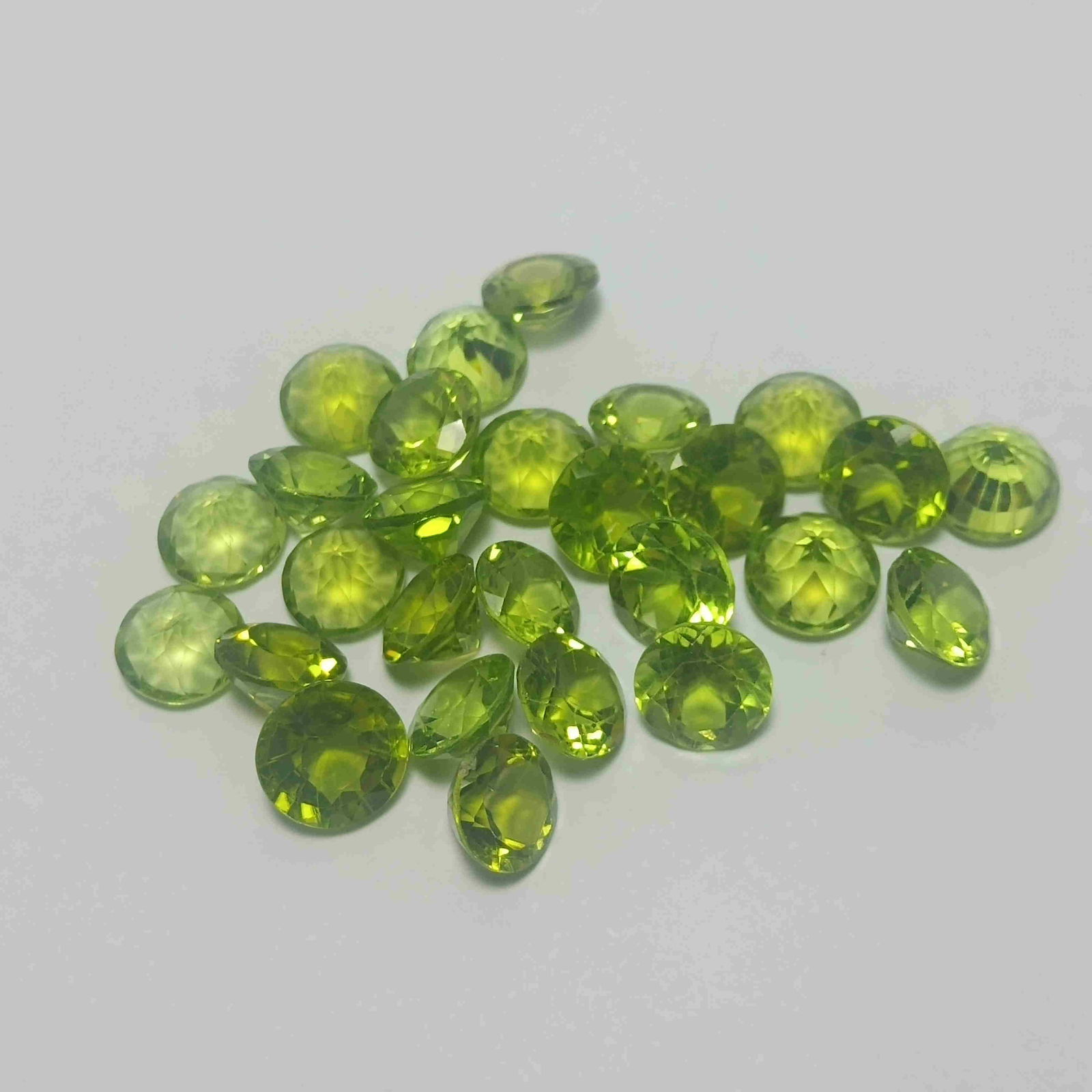 27 PCS 36.65 CTS NATURAL PERIDOT ROUND SHAPE GOOD COLOR (1 of 4)