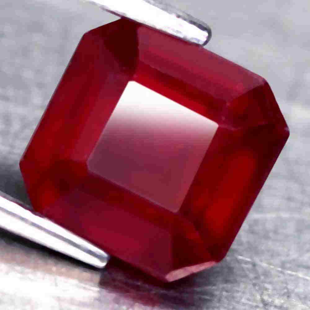 1,54 cts Natural Scissor Cut Blood Red Ruby (1 of 3)