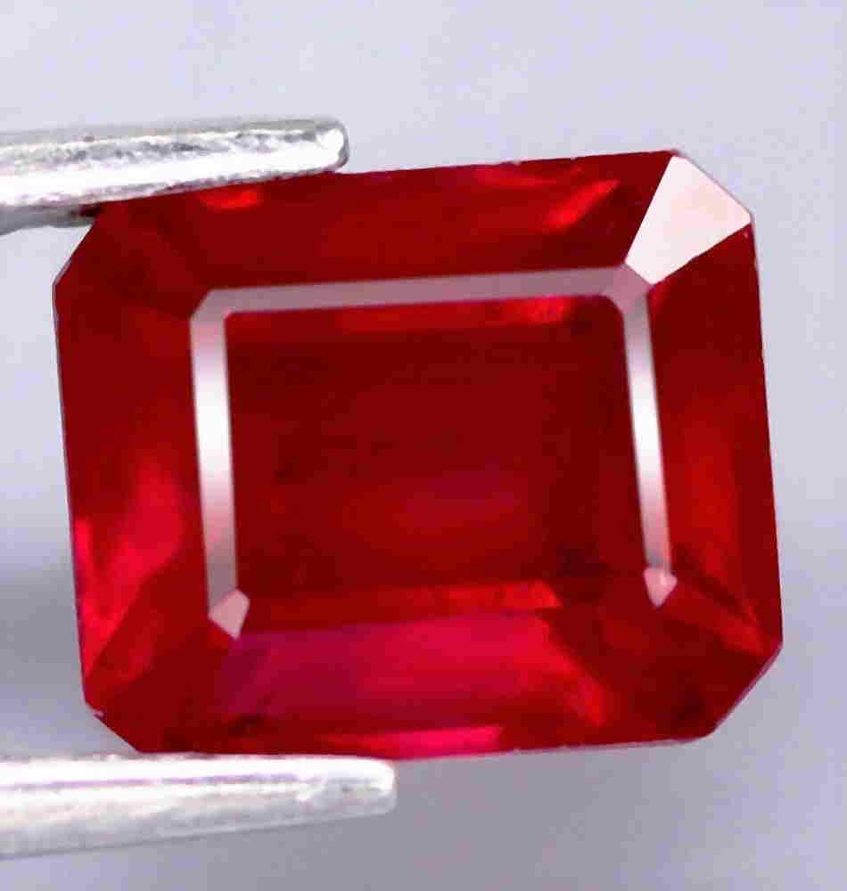 2,71 cts Natural Octagon Blood Red ruby (1 of 3)