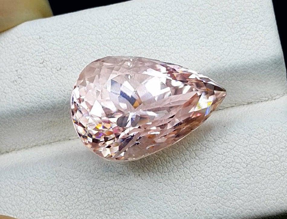 Kunzite, 20.45 cts Natural Pink Kunzite Gemstone From (1 of 4)