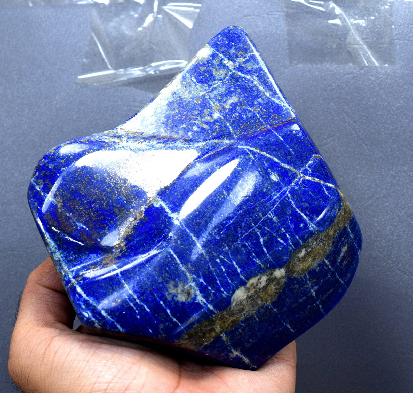 715 Gram Top Grade Royal Blue Color Natural Lapis: Top Grade Royal Blue Color Natural Lapis Lazuli Polished Self Standing Tumble Weight : 715 Gram Dimensions : 137*122*31 mm Origin of Lapis Lauzli : Badakhshan Afghanistan Genuine Blue color Lapis Lazu
