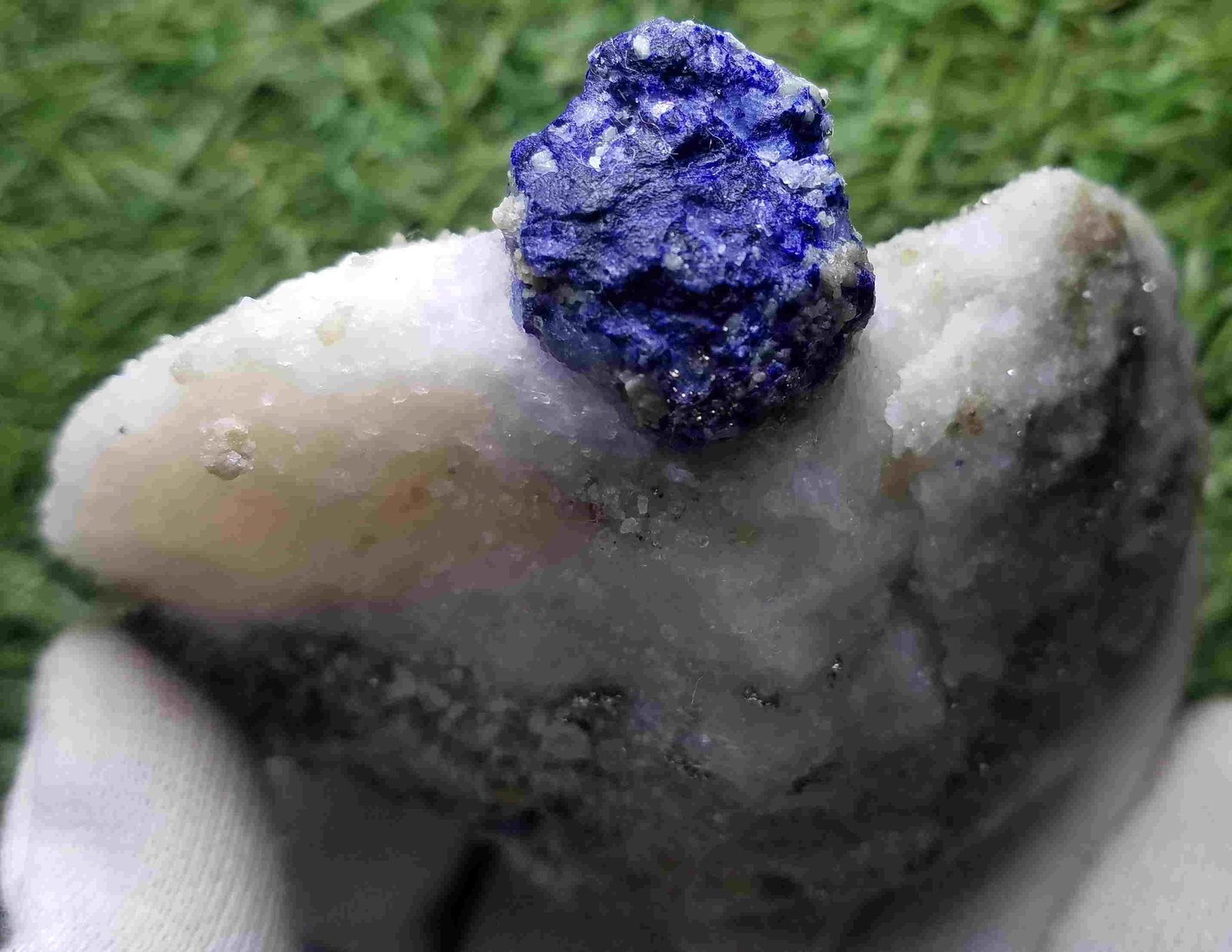 285 Grams Deep Blu Natural Lazurite Specimen Golden: Title: 285 Grams Deep Blu Natural Lazurite Specimen Golden Pyrite Gemstones: Lazurite Carat Weights: 285 Grams Size/Dimensions: 78x85x52 MM Additional Info: Natural Reserve: $40.00 Shipping: Domestic: