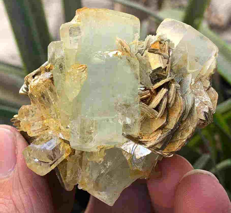 78 Grams Beautiful Terminated Aquamarine Specimen with (1 of 5)