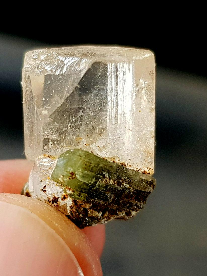25 carats amazing combination on topaz with tourmaline: ******WEIGHT 25 ct *******DIMENSION ----------------- *****ORIGIN PAKISTAN WE OFFER COMBINE SHIPPING TO ALL OVER THE WORLD ******THANKS FOR VISITING***** Reserve: $5.00 Shipping: Domestic: Flat-rate