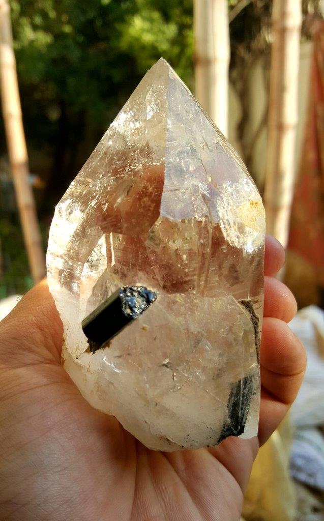 Amazing Quartz With Twin Black Tourmaline Collectable: Title: Amazing Quartz With Twin Black Tourmaline Collectable Mineral - 421.9 Grams - 109X61X60 mm Origin: Afghanistan Reserve: $90.00 Shipping: Domestic: Flat-rate of $55.00 to anywhere within the con