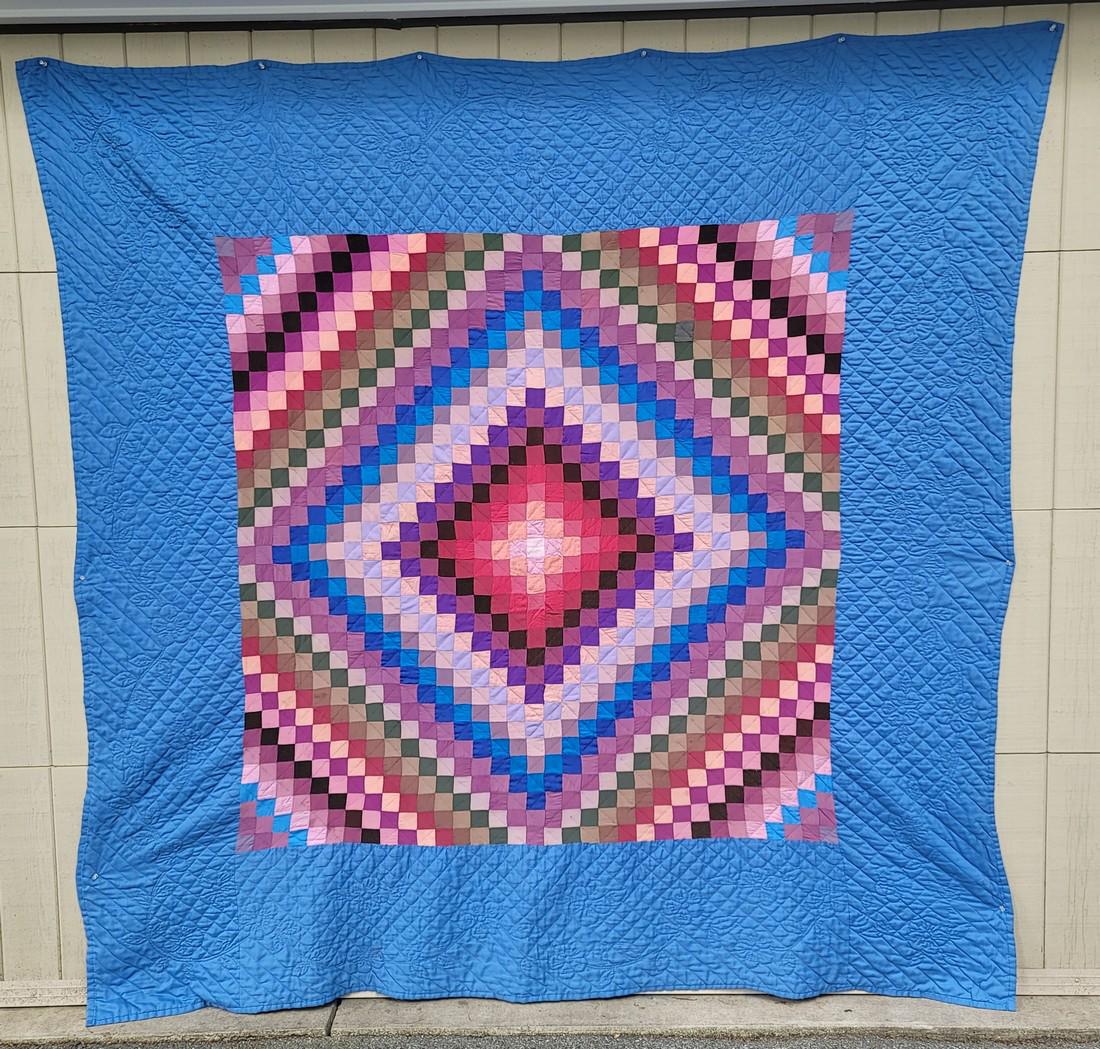 Amish sunshine and shadow quilt ca 1950's or 60's. (1 of 6)