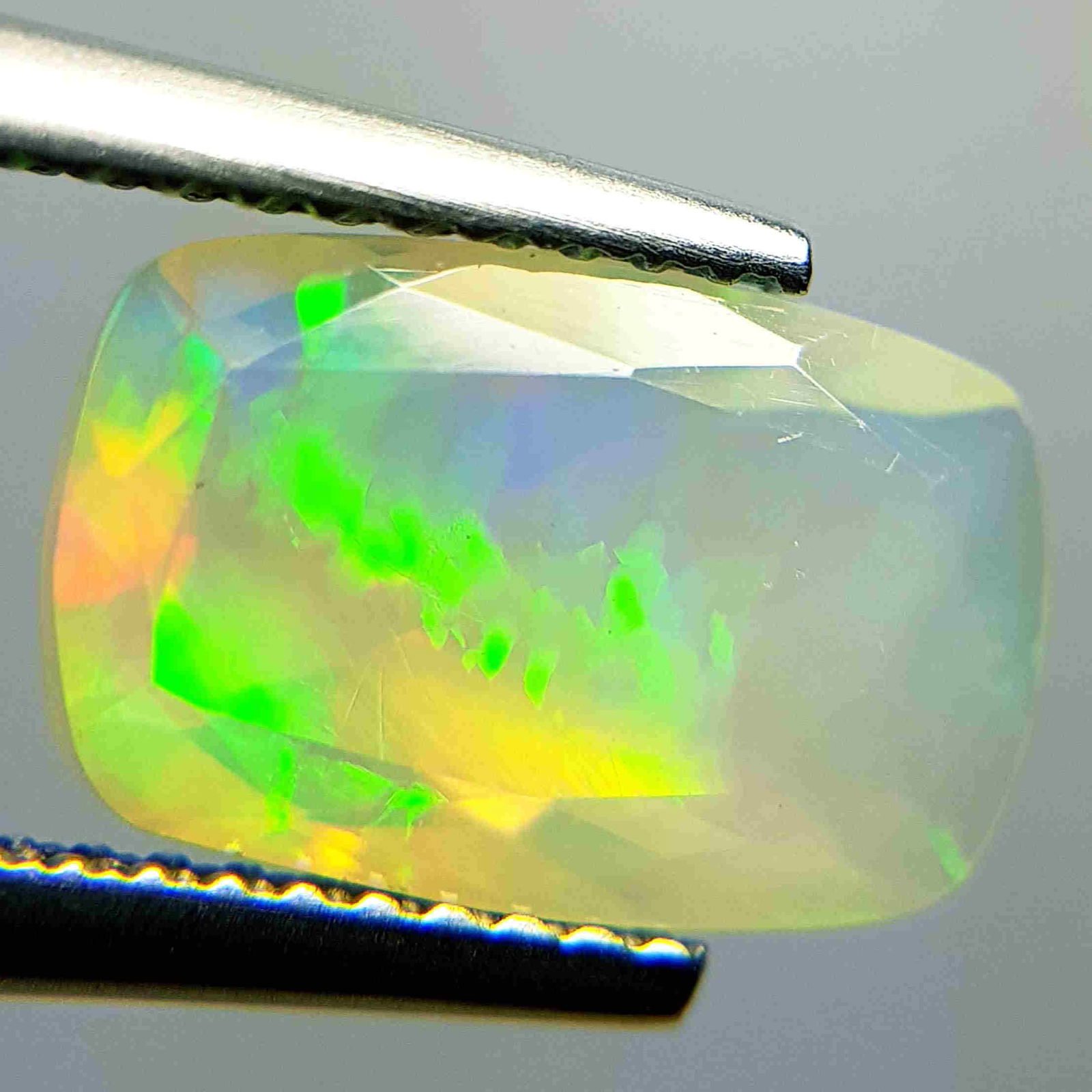 Natural Fire Opal Rectangle Cut 1.87 ct (1 of 7)