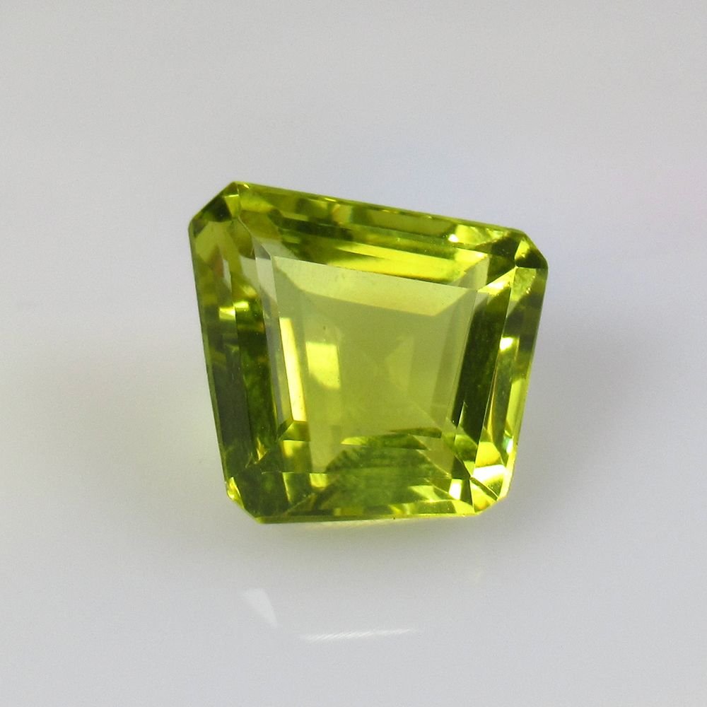12.30 Ct Natural Lemon Quartz Fancy Cut: No Reserve! Title: 12.30 Ct Natural Lemon Quartz Fancy Cut Stone Clarity: VVS Gemstone:Natural Lemon Quartz Carat Weight: 12.30 Size/Dimensions: 14.90 x 13.70 x 9.70 mm Additional Information: Top Cla
