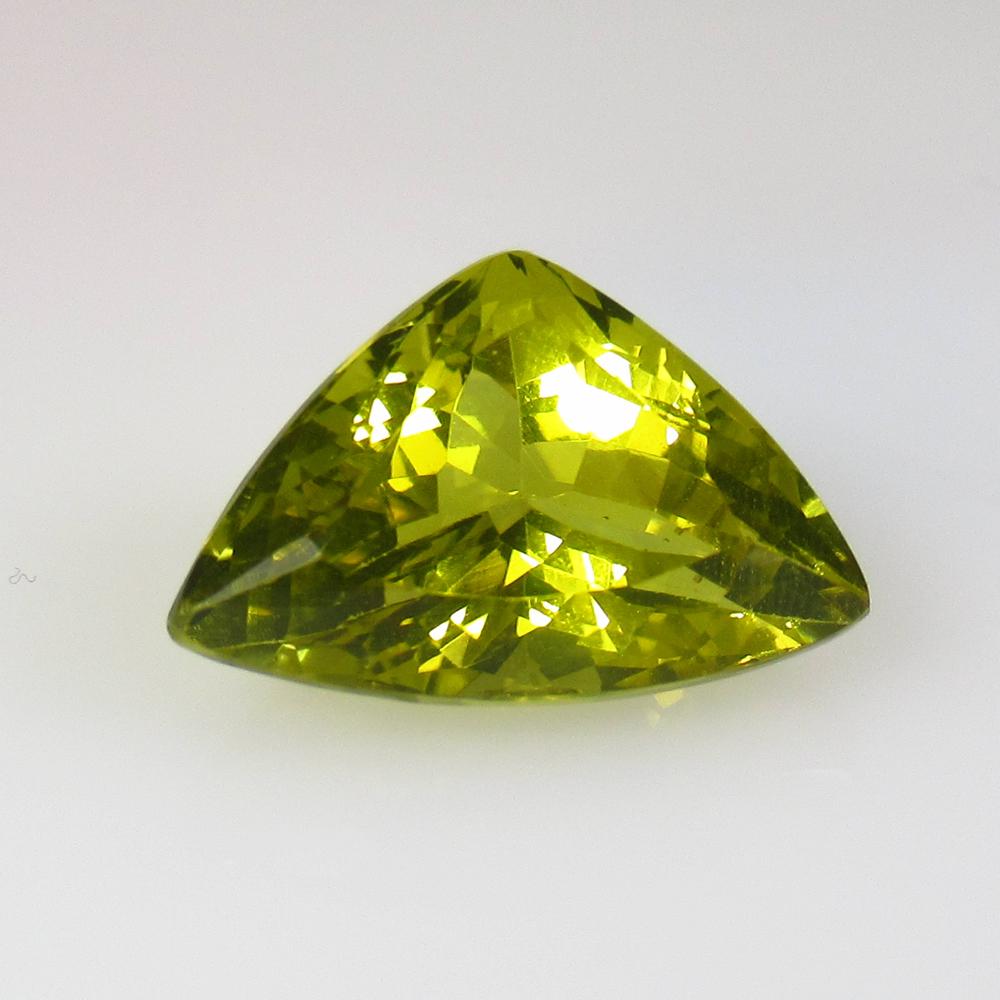 9.10 Ct Natural Lemon Quartz Trillion Cut: No Reserve! Title: 9.10 Ct Natural Lemon Quartz Trillion Cut Stone Clarity: VVS Gemstone:Natural Lemon Quartz Carat Weight: 9.10 Size/Dimensions: 17.80 x 12.00 x 9.30 mm Additional Information: Good L