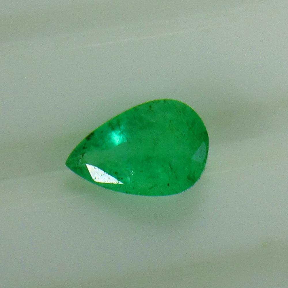 0.79 Ct Natural Colombian Emerald Pear Cut (1 of 2)