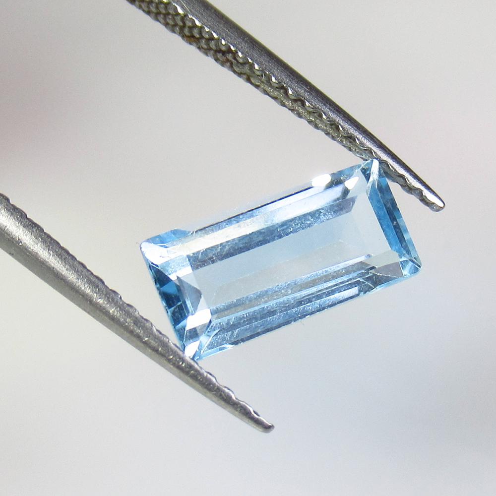 2.11 Ct Natural Blue Topaz Rectangle Cut (1 of 2)