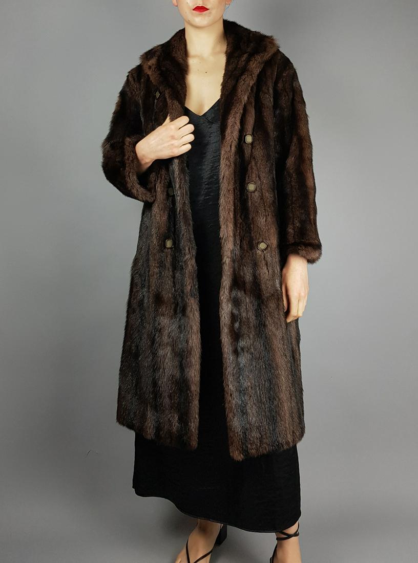BROWN MINK FUR COAT: Title: BROWN MINK FUR COAT Dimensions: Size L: Length: 110cm/43.31in -Shoulders width:44cm/17.32in -Sleeve Length:52cm/20.47in -Chest size ( pit to pit x2 ):110cm/43.31in - Closed Hem:65cm/25.59in. De
