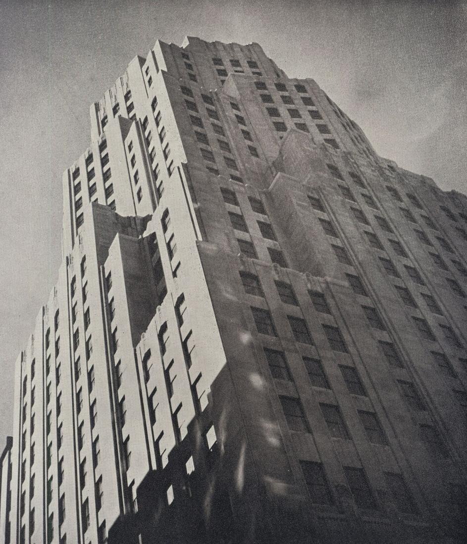 LARRY JUNE - The New Metropolitan Life Building: Artist: LARRY JUNE Print Title:The New Metropolitan Life Building Medium: Photoengraving Printed 1930’s in the UK Image size (inches) approx. 8 x 6.5” Reserve: $25.00 Shipping: Domestic: Flat rate