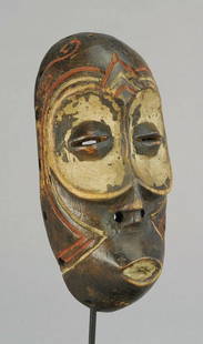 Rare GOMA BEMBE zoomorphic Mask Congo DRC African: CONGO DRC GOMA - Bembe Rare zoomorphic owl mask. The Goma live a little south of Bembe, in eastern Congo. They are very close to it culturally. A similar mask was mentioned by Marc Leo Felix (see