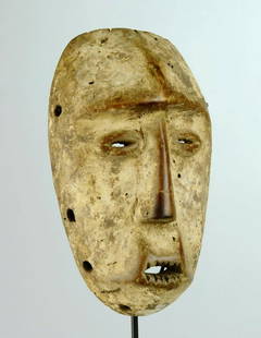 Beautiful idimu LEGA Bwami Cult Wood Mask Congo DRC: CONGO DRC LEGA BWAMI IDIMU MASK This type of mask was used as part of the cult of the Bwami, an association that organized the social structure and ensured the stability of the Lega community. The