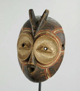 Rare GOMA BEMBE zoomorphic Mask Congo DRC African: CONGO DRC GOMA - Bembe Rare zoomorphic owl mask. The Goma live a little south of Bembe, in eastern Congo. They are very close to it culturally. A similar mask was mentioned by Marc Leo Felix (see