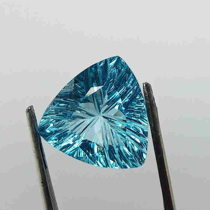 10.09 CTS NATURAL BLUE TOPAZ TRILLION SHAPE MILLINIUM: Title: 10.09 CTS NATURAL BLUE TOPAZ TRILLION SHAPE MILLINIUM CUT SKY BLUE LOOSE GEMSTONES Carat Weights: 10.09 Size/Dimensions: 13.6 x 13.6 x 7.2 MM Additional Information: VVS QUALITY Reserve: $50.00