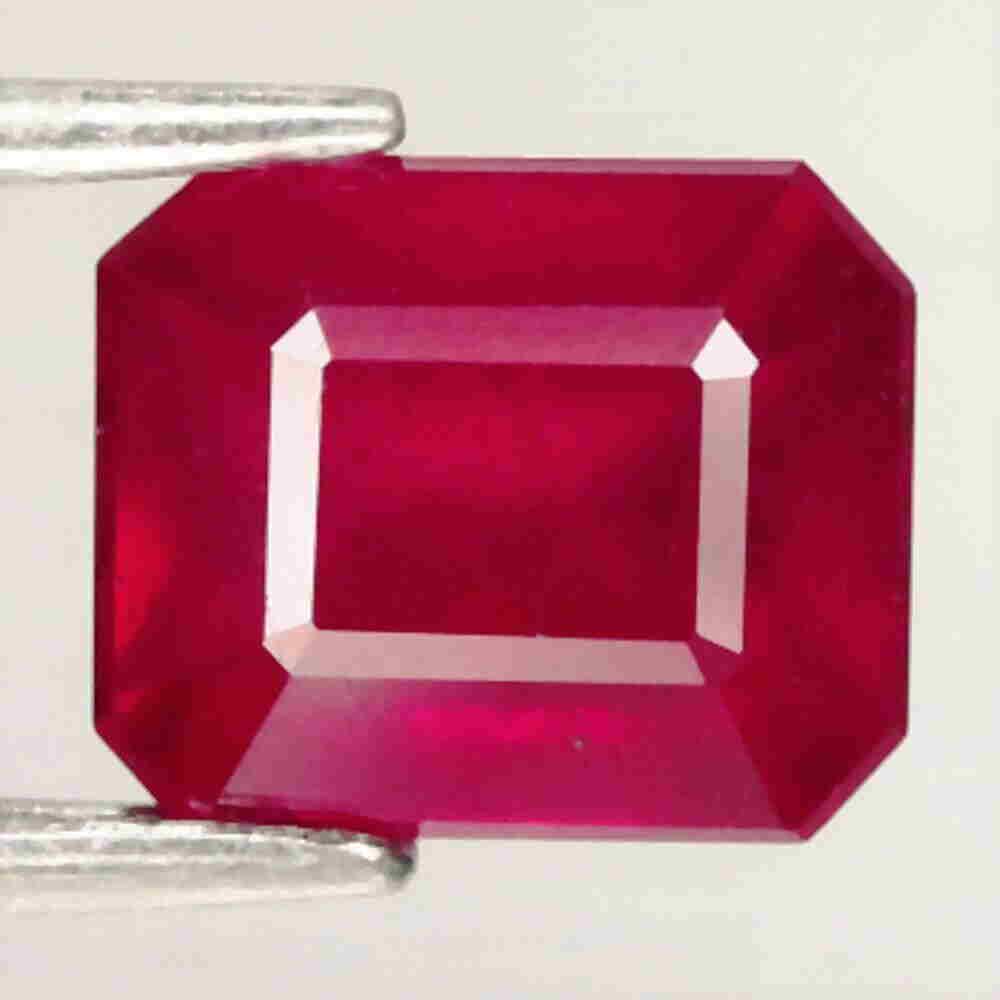 2,70 cts Natural Octagon Blood Red ruby (1 of 3)