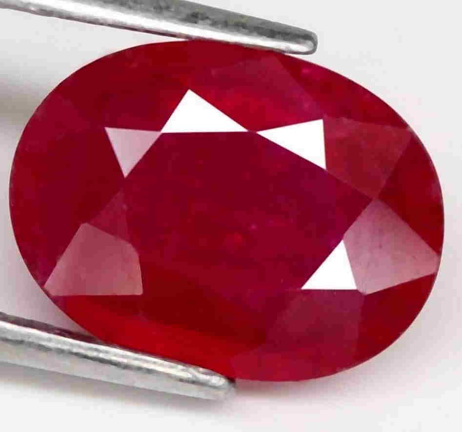 2,40 cts Natural Oval Blood Red Ruby (1 of 3)