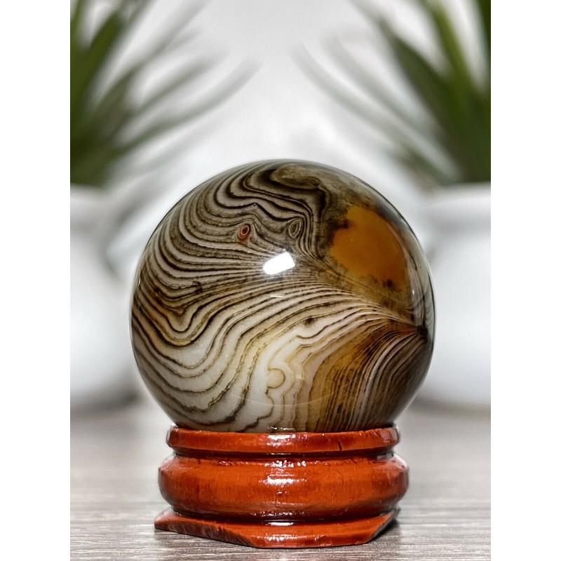 Sphere mineral ball orb natural banded agate stone: MATERIAL: Banded agate CONDITION: Very good condition Size: 1,4 inch (36 mm) Weight: 2,4 oz (67 g) In the Middle Ages, it was believed that God's mercy descended on a person who possesses agate. And n