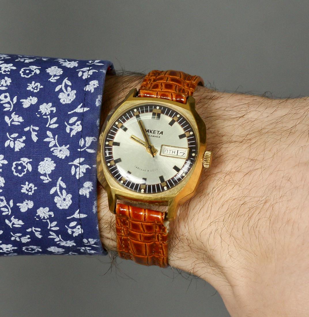 Raketa Vintage Men Wrist Watch / Golden White Vintage: Materials Band material: Leather Gold, Stainless steel Raketa vintage men wrist watch russian antique unisex white USSR watches. Soviet Wrist Watch. Golden Color Vintage Men Wrist Watch. Original rare